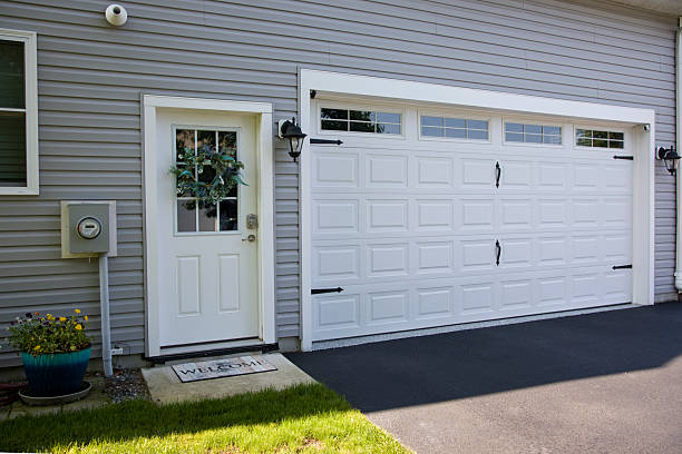 24/7 Emergency Garage Door Panel Replacement experts in Remington, IN